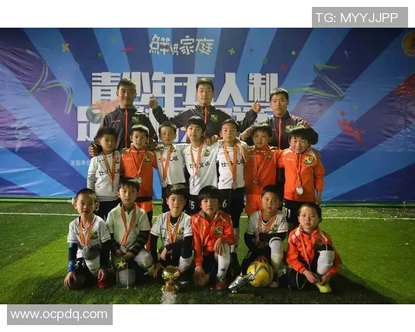 赛后分析:上海足球队与成都足球队的团队协作表现及其影响因素探讨 赛后分析:上海足球队与成都足球队的团队协作表现及其影响因素探讨