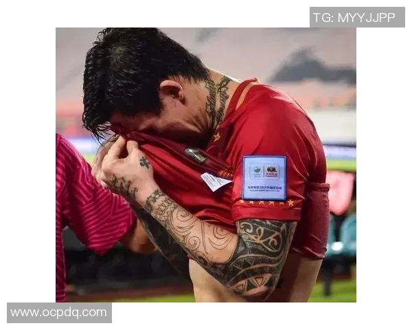 足球明星手背纹身艺术揭秘展现个性与信仰的独特魅力 足球明星手背纹身艺术揭秘展现个性与信仰的独特魅力