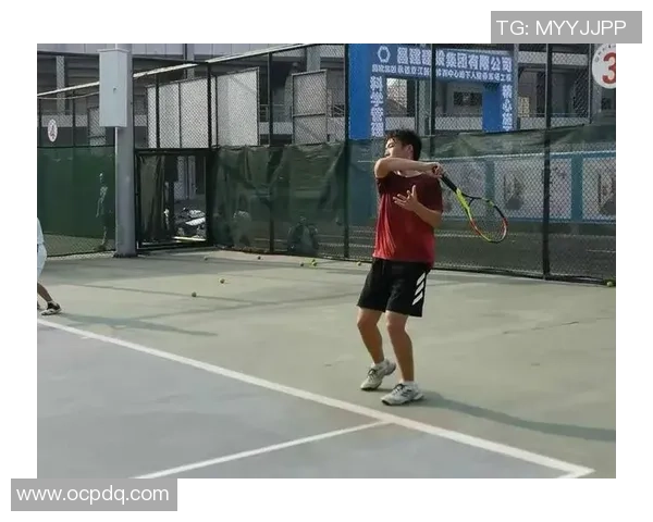 重庆网球队耐力训练的科学分析与提升策略探讨 重庆网球队耐力训练的科学分析与提升策略探讨