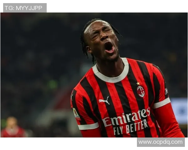 哪个足球明星以中分发型闻名于世引发球迷热议与模仿